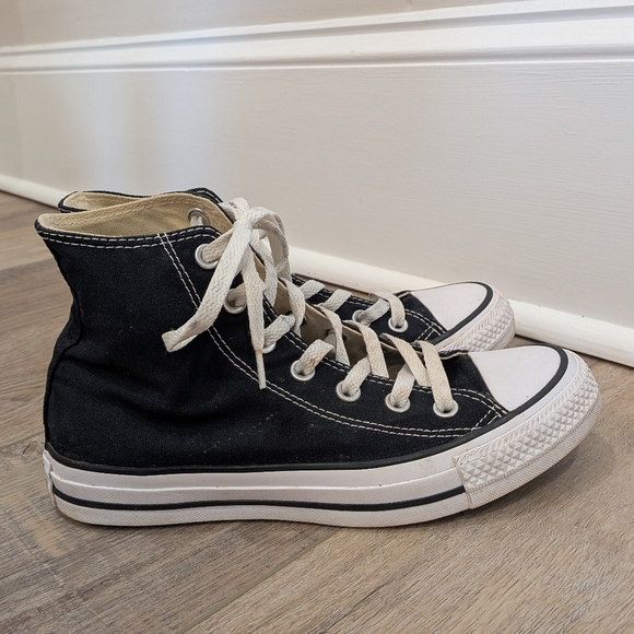 Converse Black and White High-Top Sneakers Chuck Taylor - Picture 4 of 8